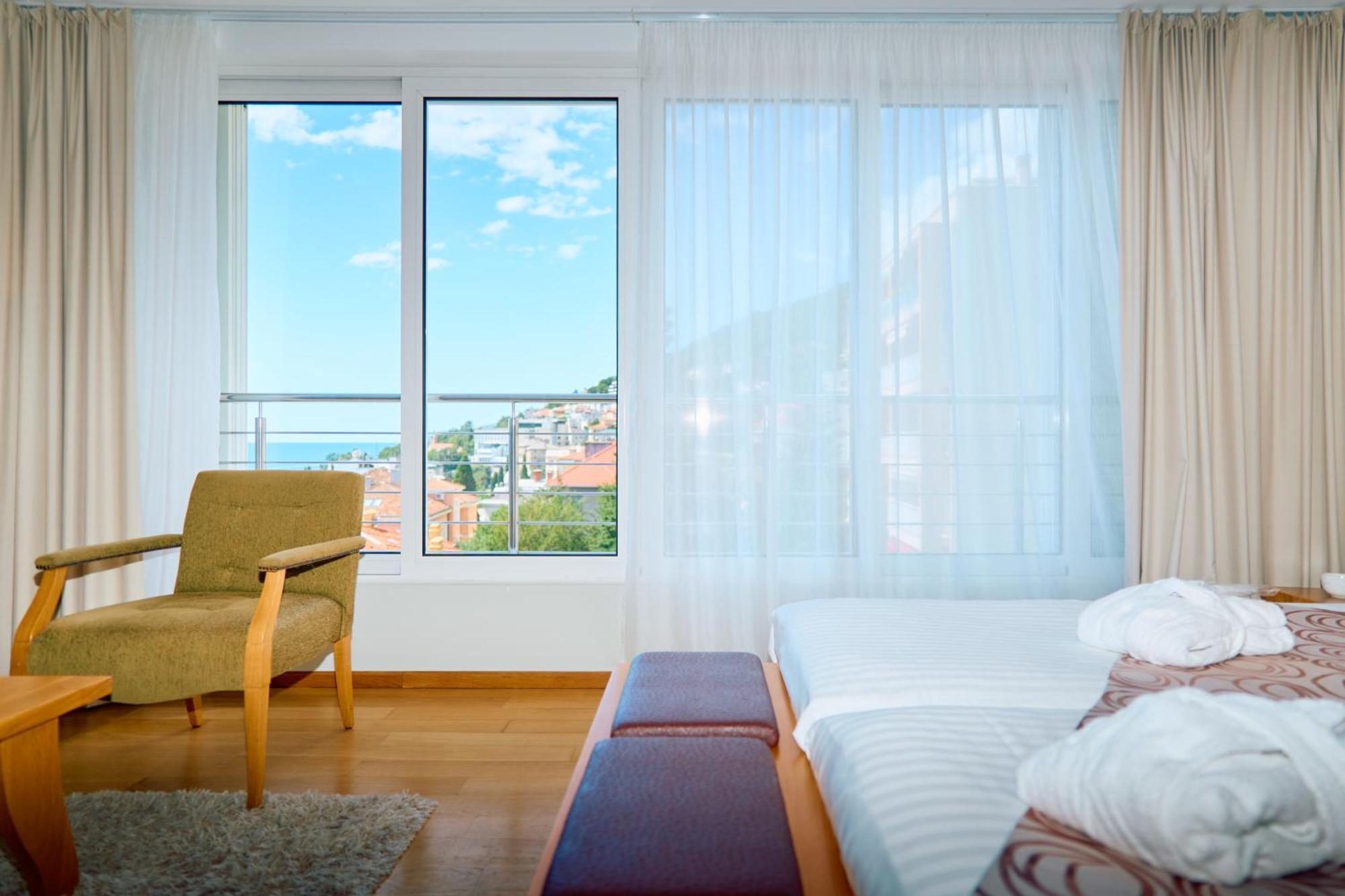 Astoria Hotel Opatija Bagian luar foto
