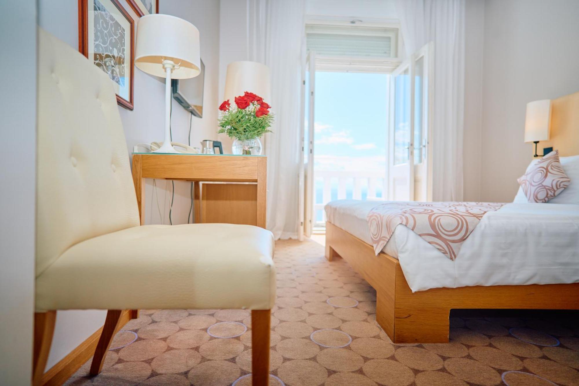 Astoria Hotel Opatija Bagian luar foto