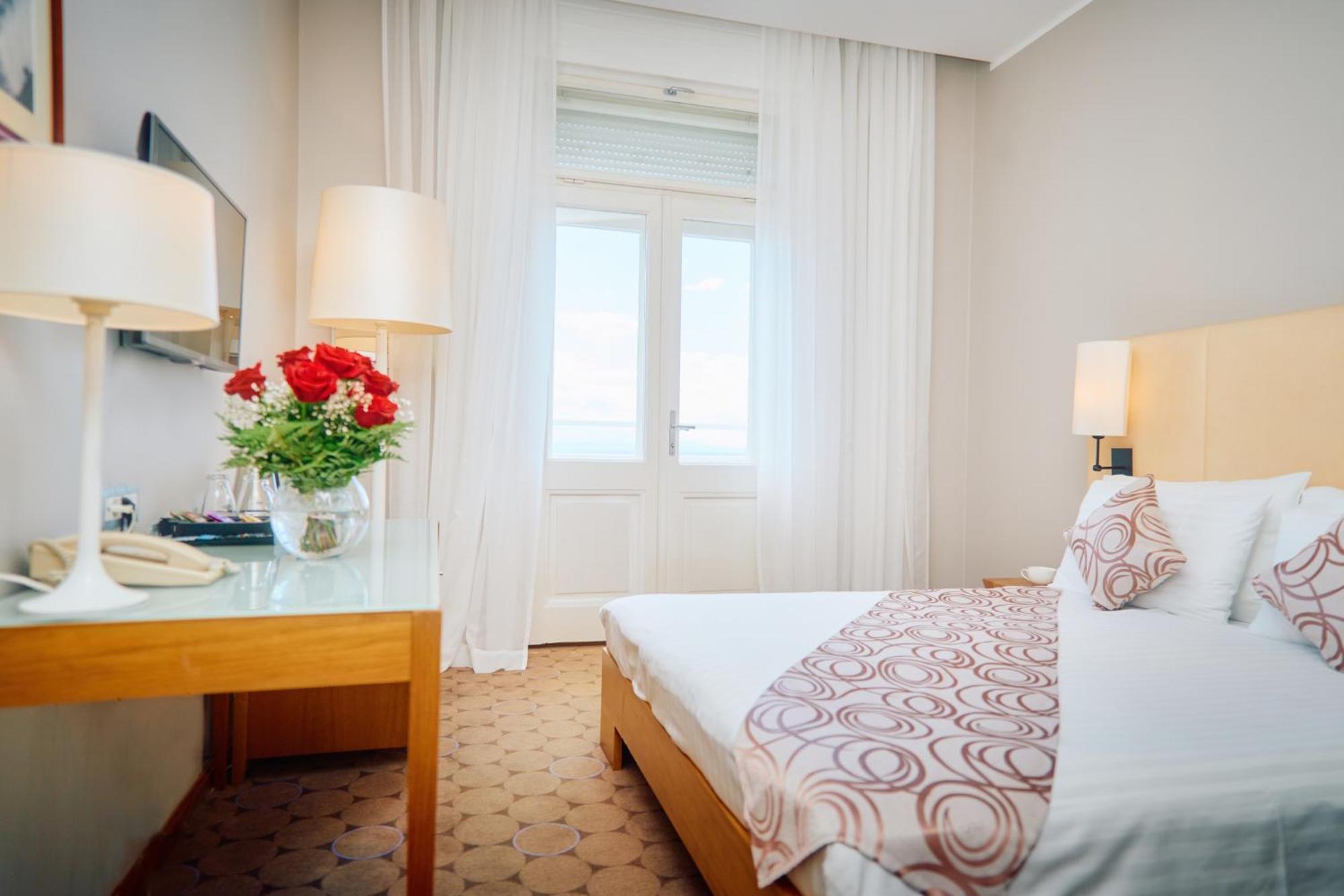 Astoria Hotel Opatija Bagian luar foto